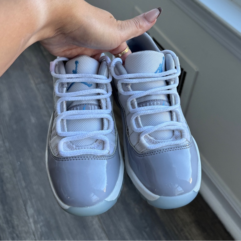 Jordan 11 retro low pure violet 1.5y - Picture 3 of 6